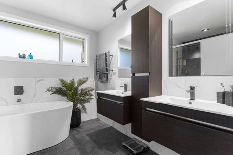 Photo of property in 7 Bromley Place, Westown, New Plymouth, 4310