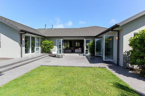 Photo of property in 4 Links Drive, Waiwhakaiho, New Plymouth, 4312