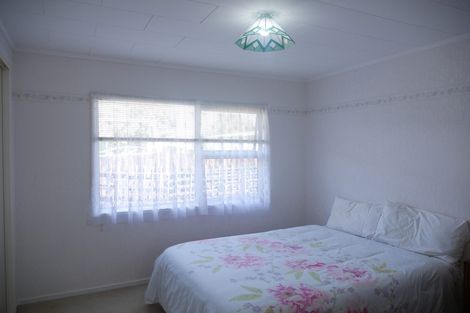 Photo of property in 6 Birdie Place, Red Beach, 0932