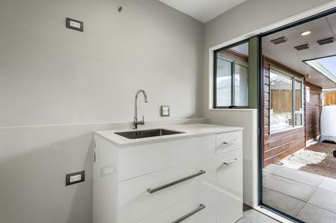 Photo of property in 43 Unsworth Drive, Unsworth Heights, Auckland, 0632