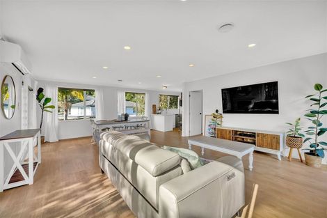 Photo of property in 63 Weatherly Road, Torbay, Auckland, 0630