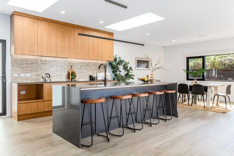 Photo of property in 77 Paremata Road, Paremata, Porirua, 5024