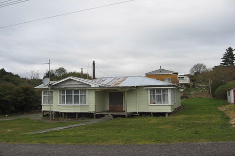 Photo of property in 11 Railway Terrace, Runanga, 7803