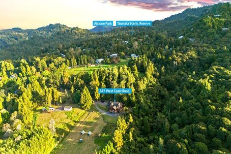 Photo of property in 847 West Coast Road, Oratia, Auckland, 0604