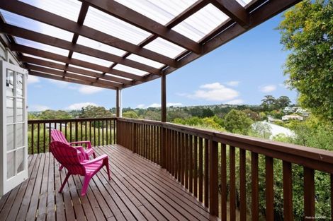 Photo of property in 17 Worthington Place, West Harbour, Auckland, 0618