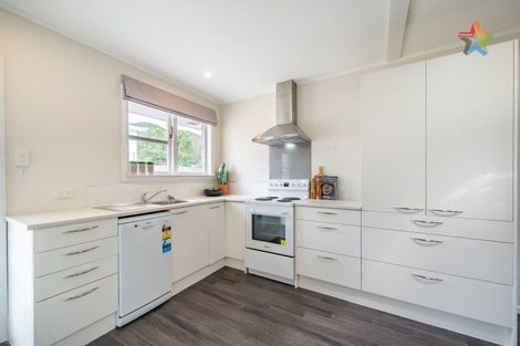 Photo of property in 6a Heather Grove, Fairfield, Lower Hutt, 5011