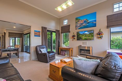 Photo of property in 60 Ruapehu Drive, Fitzherbert, Palmerston North, 4410