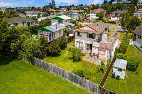 Photo of property in 19 Lydford Place, Glendene, Auckland, 0602