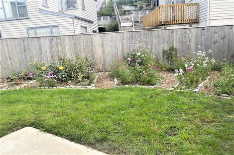 Photo of property in 27 Brindle Way, Newlands, Wellington, 6037