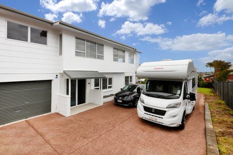 Photo of property in 2/611 Beach Road, Rothesay Bay, Auckland, 0630