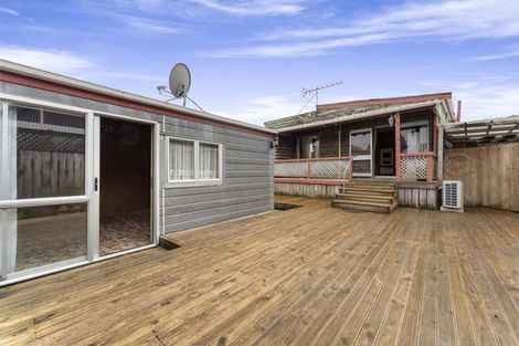 Photo of property in 30 Pioneer Road, Moturoa, New Plymouth, 4310