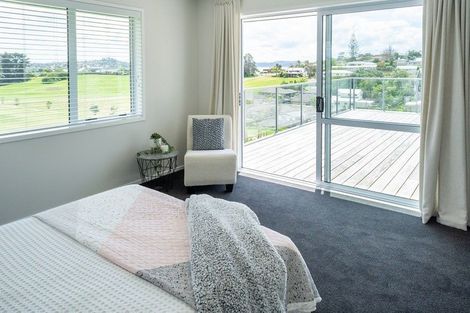 Photo of property in 20 Waititiro Rise, Stanmore Bay, Whangaparaoa, 0932