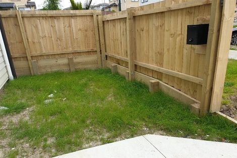 Photo of property in 16 Millcroft Lane, Ranui, Auckland, 0612