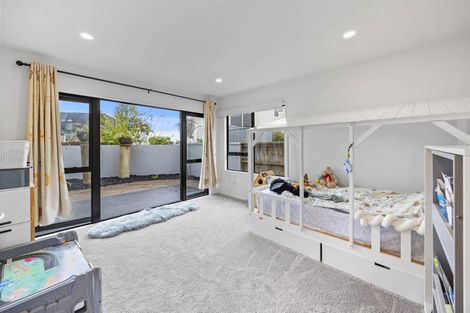 Photo of property in 2/4 Rogers Avenue, Eastern Beach, Auckland, 2012