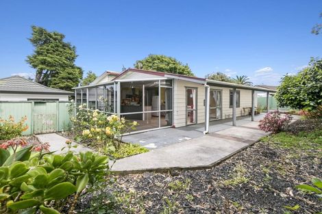 Photo of property in 37 Takapu Street, Henderson, Auckland, 0612