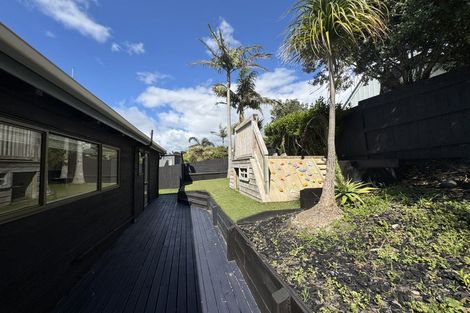 Photo of property in 2/31 Kiteroa Terrace, Rothesay Bay, Auckland, 0630