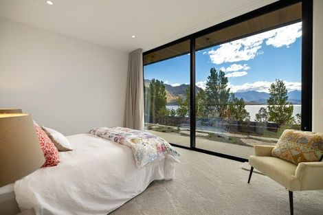 Photo of property in 335 Beacon Point Road, Wanaka, 9305
