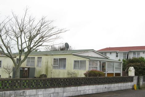 Photo of property in 1 Blake Street, Waitara, 4320