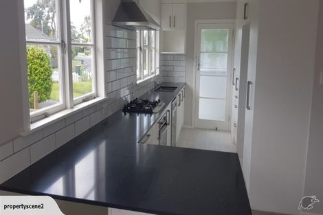 Photo of property in 40 Abbotleigh Avenue, Te Atatu Peninsula, Auckland, 0610