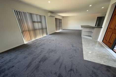 Photo of property in 12 Keri Vista Rise, Papakura, 2110