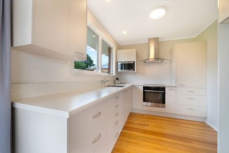 Photo of property in 2/7 Windermere Crescent, Blockhouse Bay, Auckland, 0600