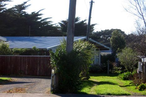 Photo of property in 9 Hardie Grove, Featherston, 5710