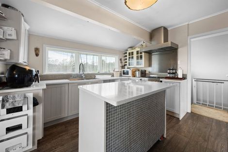 Photo of property in 91 Stottholm Road, Titirangi, Auckland, 0604