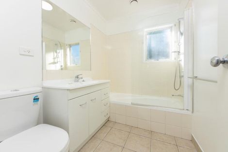 Photo of property in 16 Tiri Tiri Road, Birkdale, Auckland, 0626