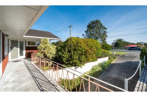 Photo of property in 417 Don Buck Road, Massey, Auckland, 0614