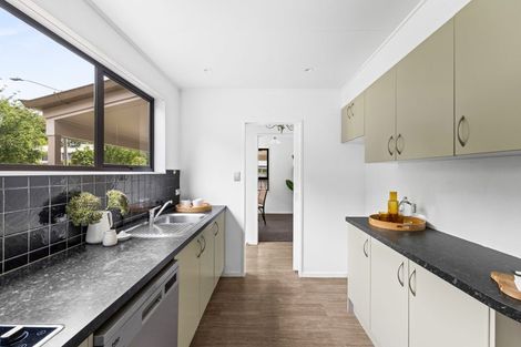 Photo of property in 9 Toop Street, Havelock North, 4130