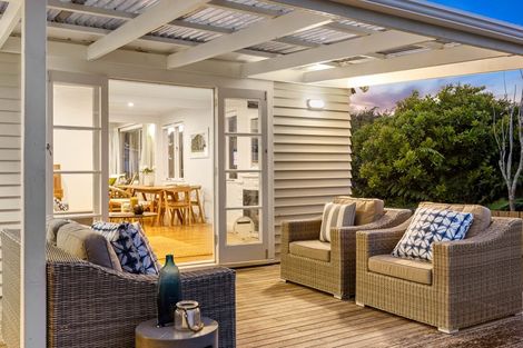 Photo of property in 12 Renata Crescent, Te Atatu Peninsula, Auckland, 0610