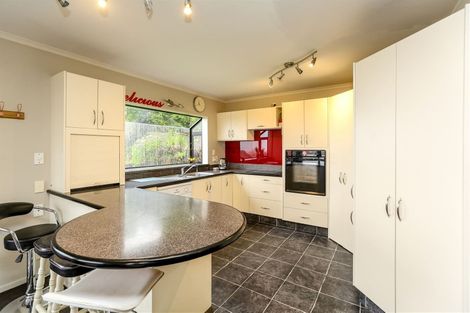 Photo of property in 25 Veale Road, Frankleigh Park, New Plymouth, 4310