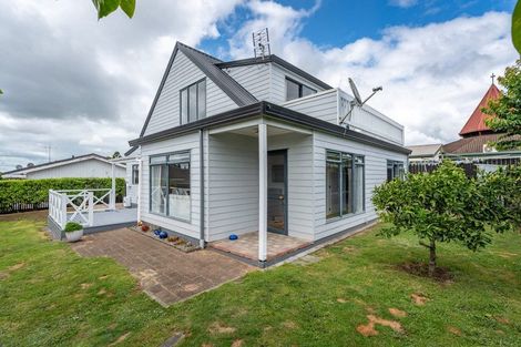 Photo of property in 15 Morrinsville Road, Hillcrest, Hamilton, 3216