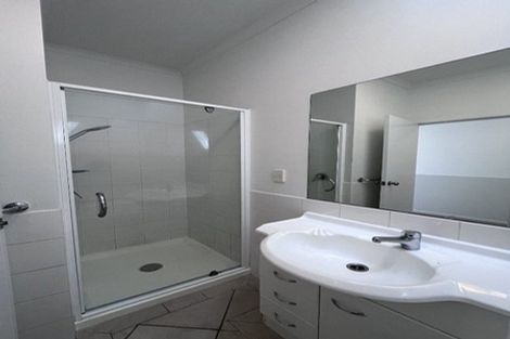 Photo of property in 4 Barnea Circle, Glen Eden, Auckland, 0602