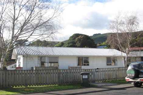 Photo of property in 32 Hookway Grove, Paraparaumu, 5032