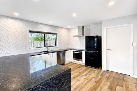 Photo of property in 14 Sabana Place, Unsworth Heights, Auckland, 0632