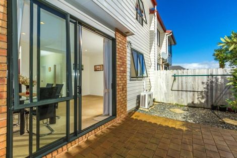 Photo of property in 26/22 Northcross Drive, Oteha, Auckland, 0632