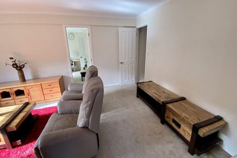 Photo of property in 15 Kingsclere Place, Goodwood Heights, Auckland, 2105