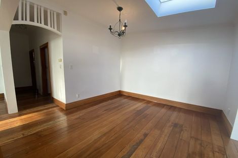 Photo of property in 21 Queen Street, Mount Victoria, Wellington, 6011