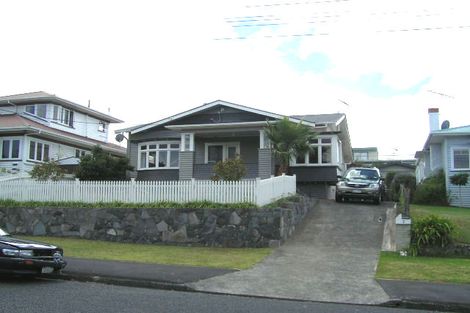 Photo of property in 2/17 Belle Vue Avenue, Northcote Point, Auckland, 0627