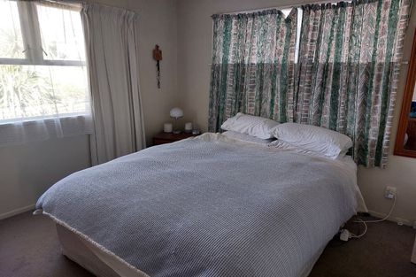 Photo of property in 14 Barnfield Place, Glendene, Auckland, 0602