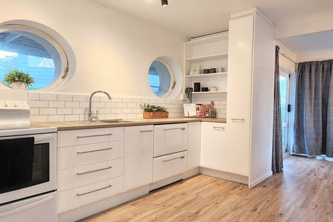 Photo of property in 98a Karewa Parade, Papamoa Beach, Papamoa, 3118