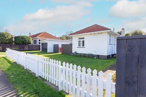 Photo of property in 64 Great North Road, Saint Johns Hill, Whanganui, 4500