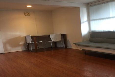 Photo of property in 2/479 Glenfield Road, Glenfield, Auckland, 0629