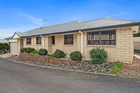 Photo of property in 18c Alison Street, Hamilton Lake, Hamilton, 3204