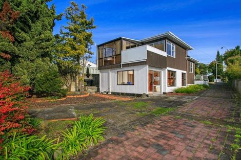 Photo of property in 12 Exmouth Road, Northcote, Auckland, 0627