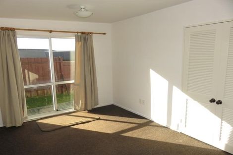 Photo of property in 5b Sunhaven Drive, Newlands, Wellington, 6037