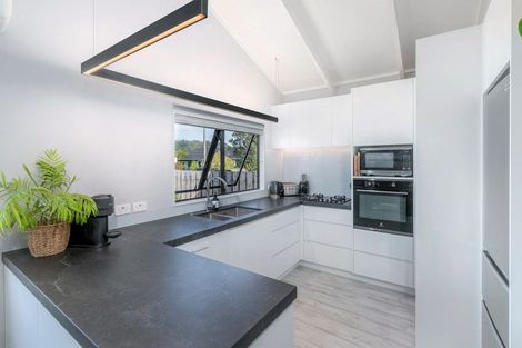 Photo of property in 8 Laura Place, Whitianga, 3510