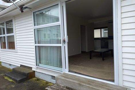 Photo of property in 32 Hine Street, New Plymouth, 4310