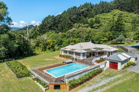 Photo of property in 1090 Coast Road, Wainuiomata Coast, Wainuiomata, 5373